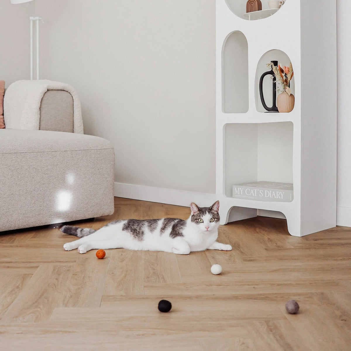 Jouet balle en feutre pour chat District 70